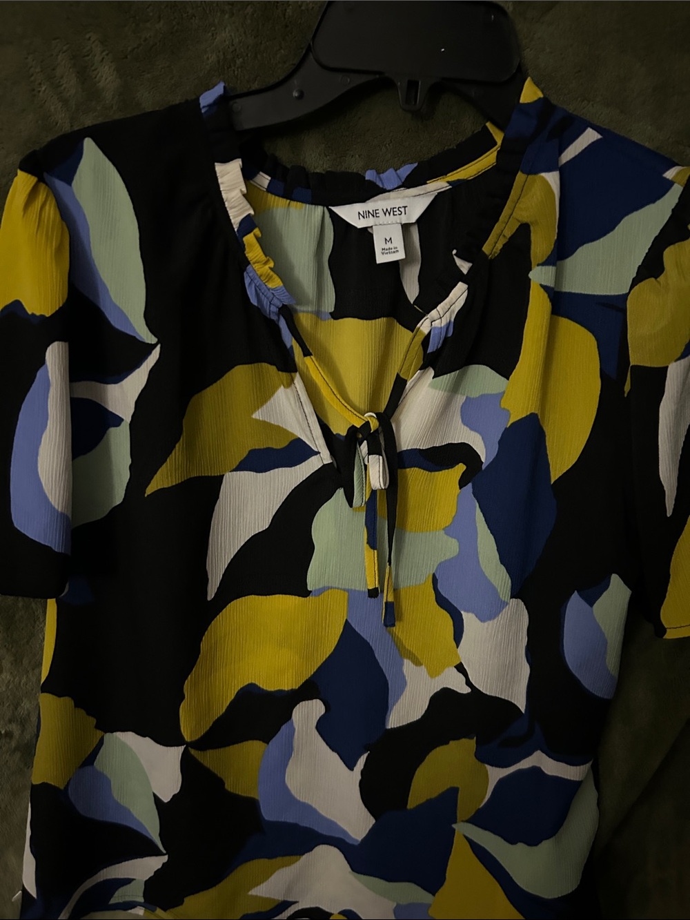 Nine West Black Abstract Multicolor Short-Sleeve Blouse